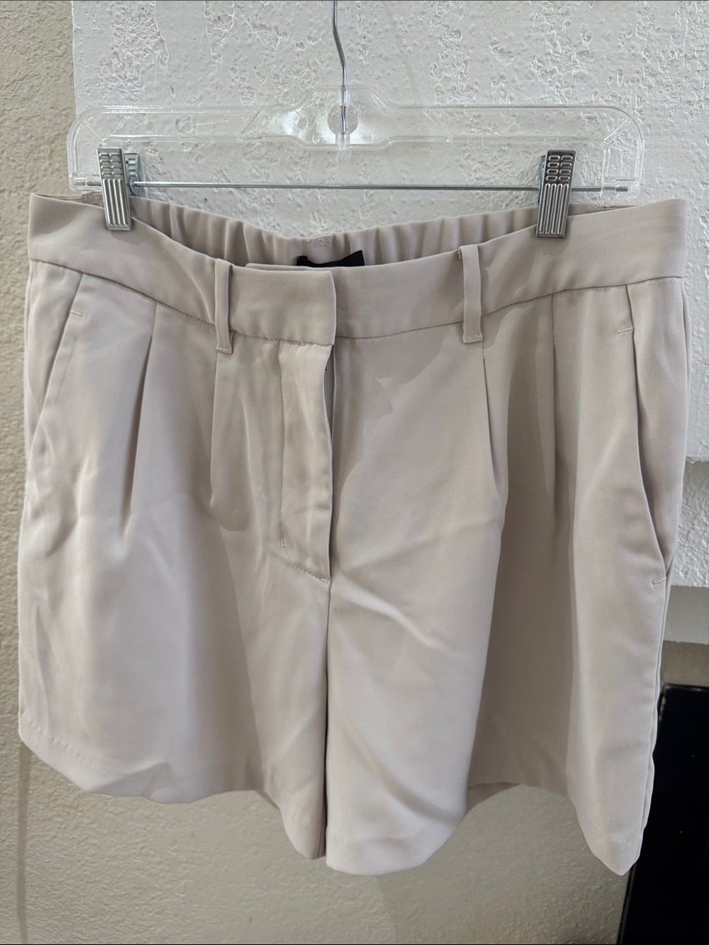 Quince Tailored High-Waist Women’s Shorts in Light Beige Size 14